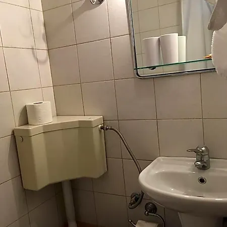 Szálloda Orestion - Bike And Motorcycle Friendly 2*